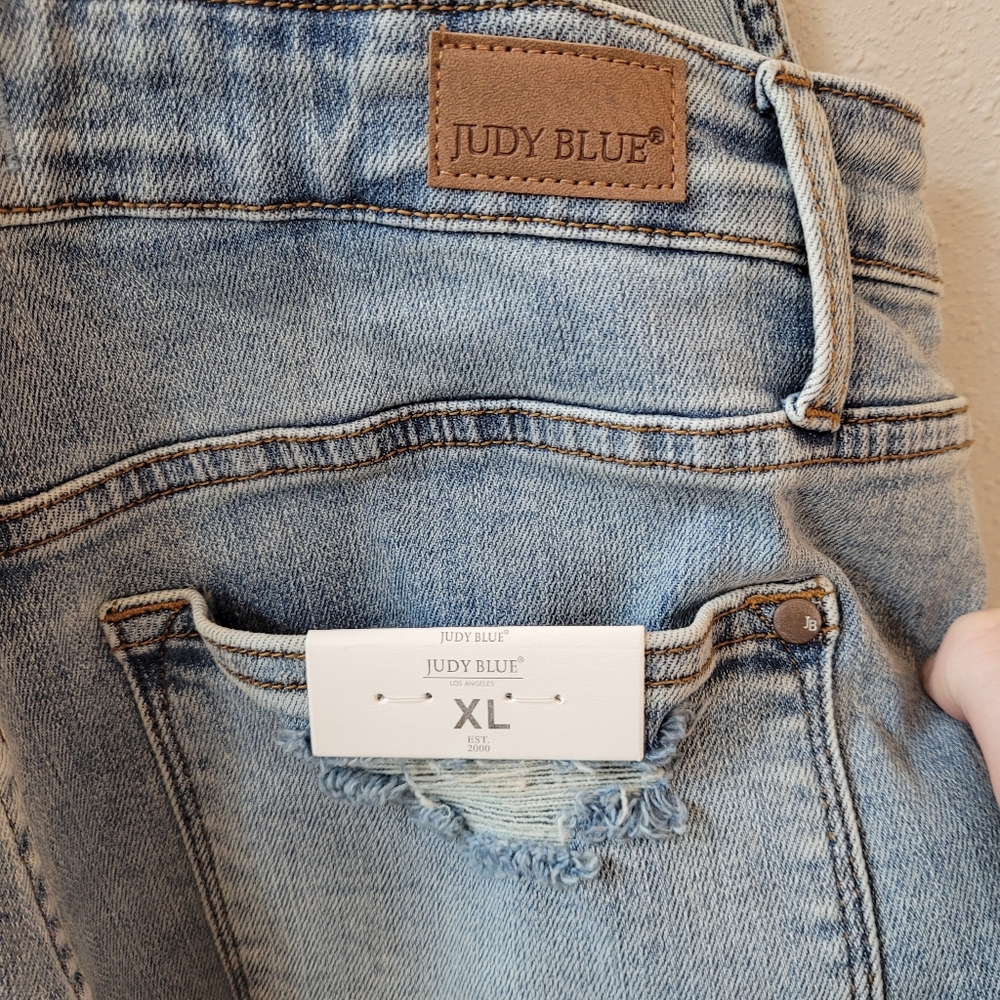 Judy Blue Light Wash Denim Short Overalls - Picture 8 of 15